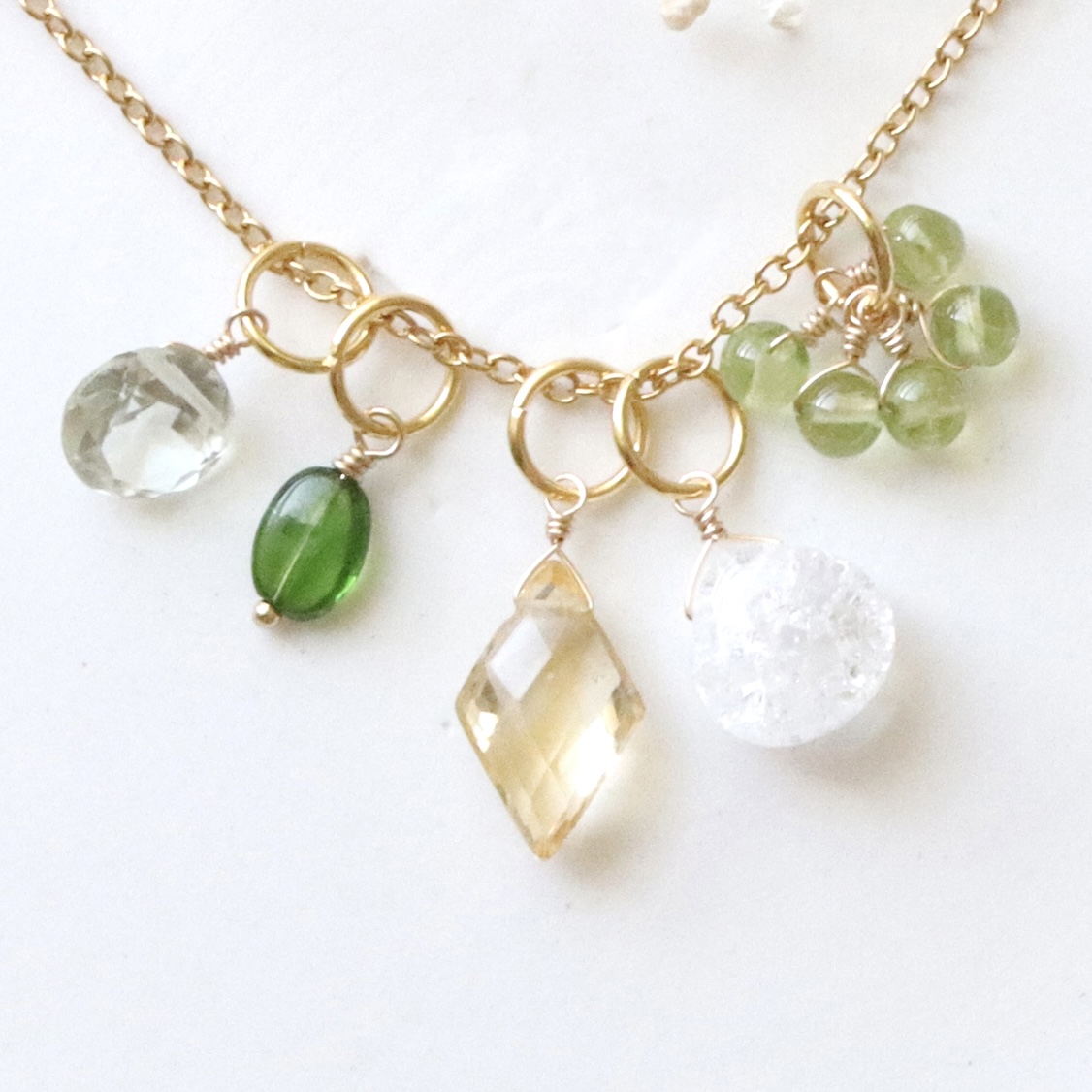 「Sunny Green」5つの天然石チャーム 着せ替えネックレス｜サージカルステンレス